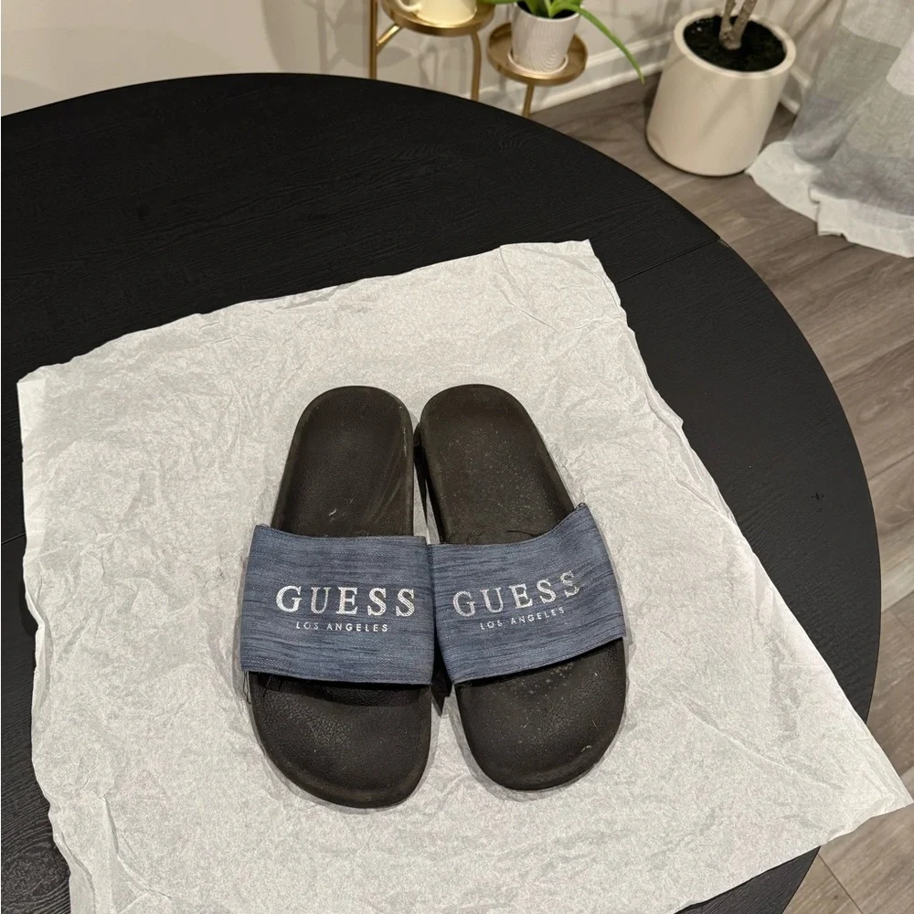 GUESS Slides - Picture 3 of 3